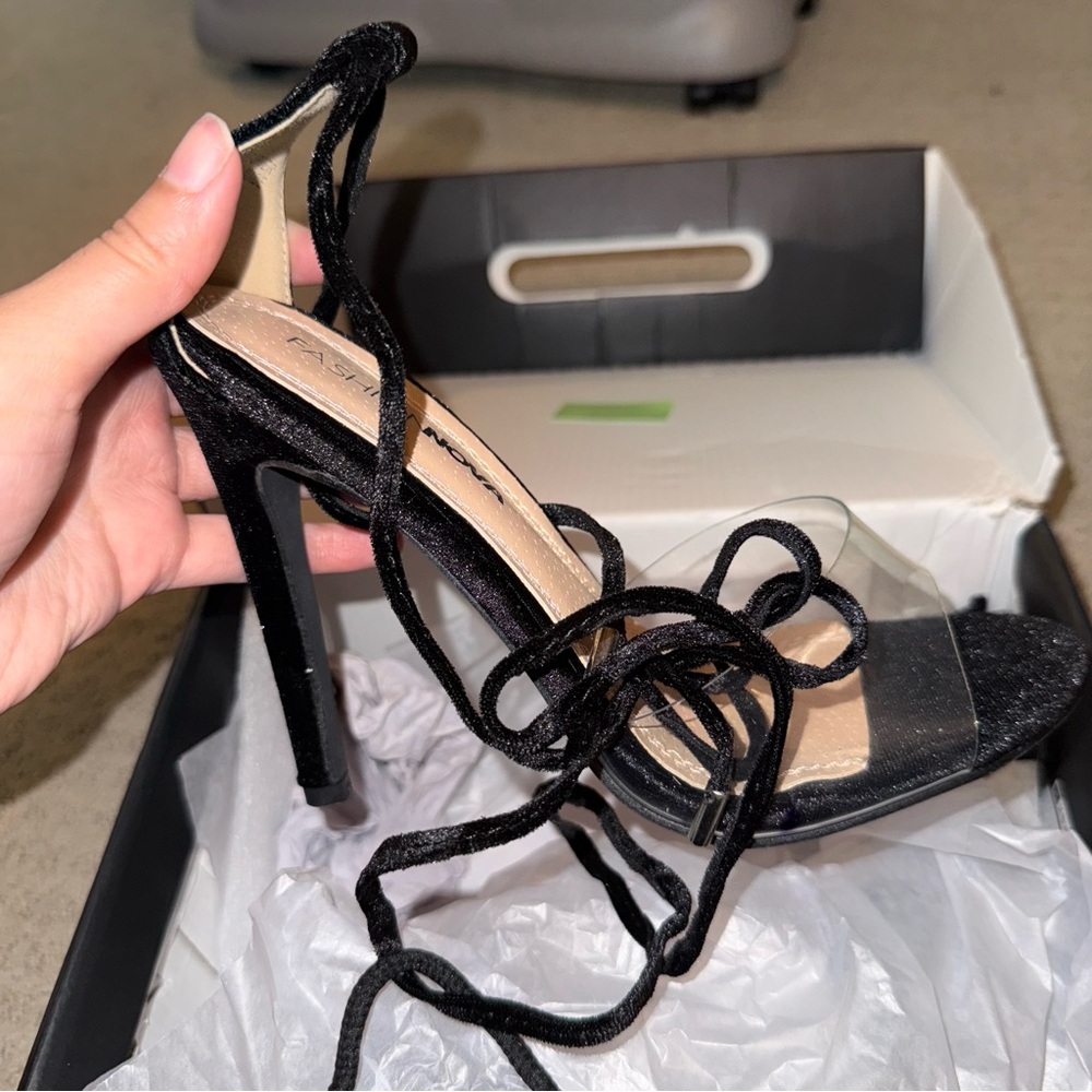 NWT Fashion Nova Black Velvet Lace Up Open Toe Heels Size 7 - Picture 8 of 10